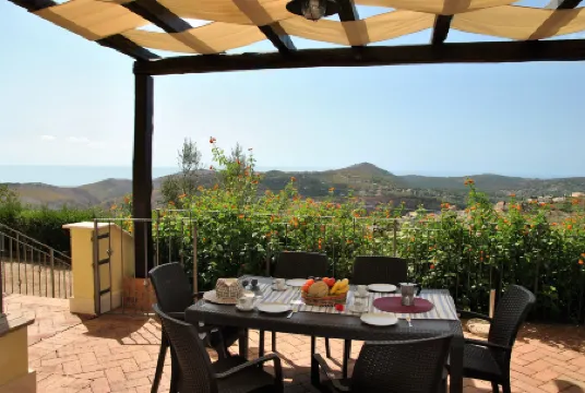 Holiday House for 6 Persons, with Swimming Pool