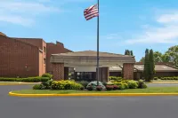 The Inn on Maritime Bay, Ascend Hotel Collection Hotels near Rahr West Art Museum