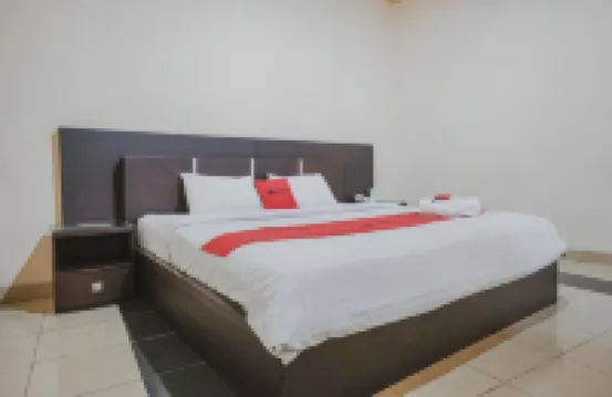 RedDoorz Premium @ Jalan Pal 10 Jambi Hotels in Kota Baru