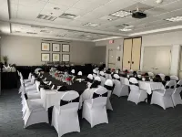 Holiday Inn Express & Suites BELLEVILLE by IHG - breakfast