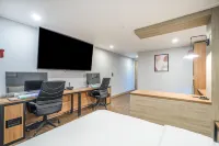 Suwon Phoenix Отели в г. Сувон