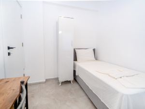 Chic Flat w Terrace 3 min to Beach in Bodrum