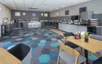 Holiday Inn Express LICHFIELD by IHG - servizio colazione