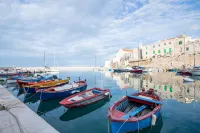 Sea front historic house in the heart of old town, inside torrione aragonese - Wifi