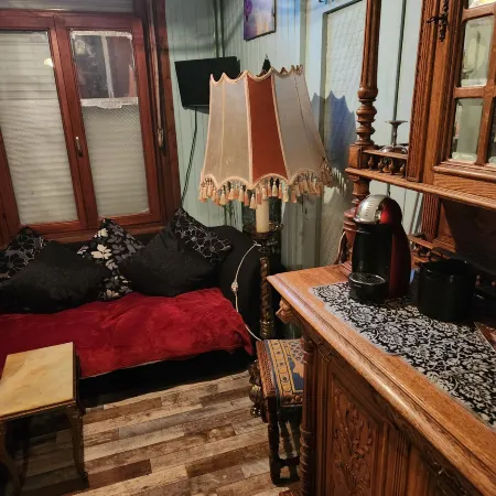 2 Floors 3 Bedrooms Near Central Station