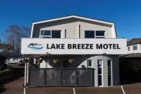 Lake Breeze Motel