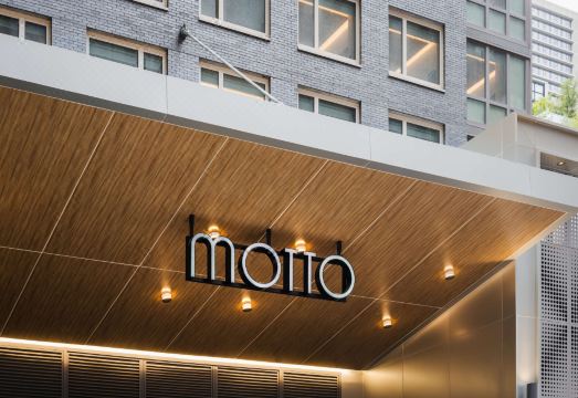 모토 바이 힐튼 내부