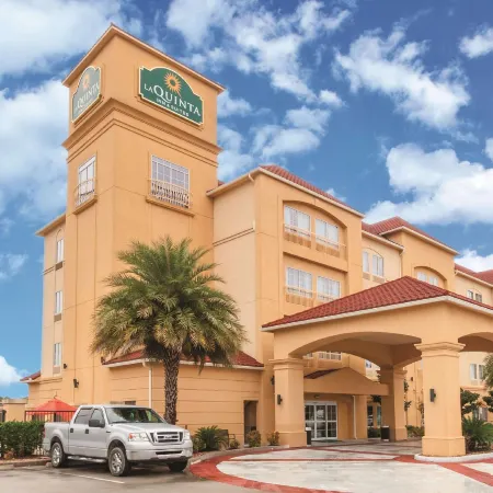 La Quinta Inn & Suites by Wyndham Houston Bush Intl Airpt E
