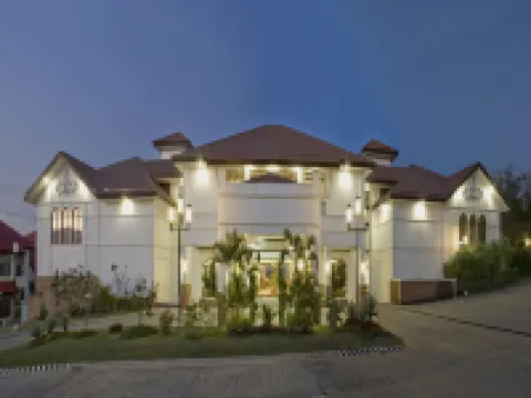 Plaza Del Norte Hotel and Convention Center ラワグのホテル