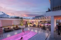 Moxy Banff - Pools