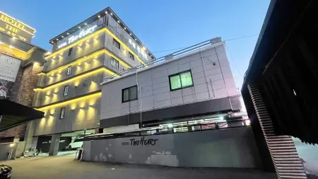 Changwon Jinhae Hotel Two Heart Отели рядом с достопримечательностью «Yeojwacheon Stream»
