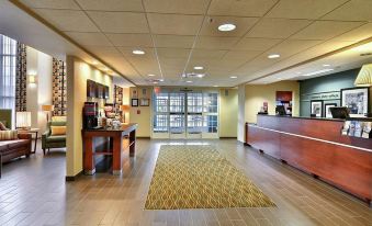 Hampton Inn & Suites State College at Williamsburg Square