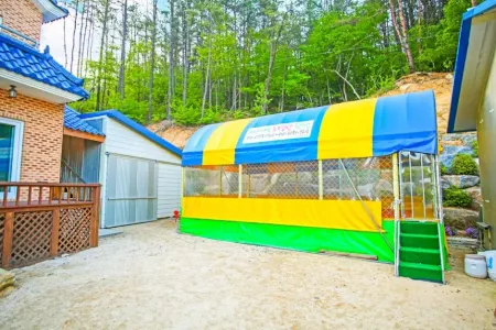 Hwayang Gyegok Domyeongsan Pension Отели в г. Квесан