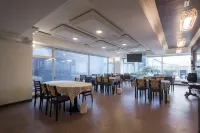 World Tourist Hotel - bar