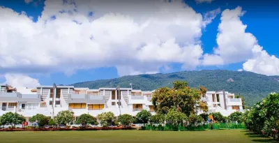 Hotel Golden Leaf Resort Hotels near Bin