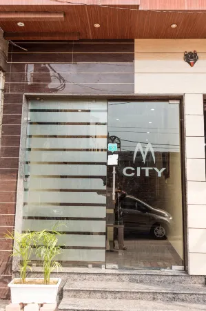 Hotel M City Отели рядом с достопримечательностью «Guru Nanak Dev University»