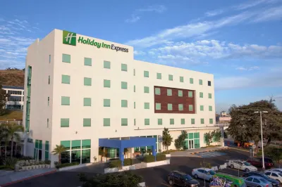 Holiday Inn Express Guadalajara Iteso Отели рядом с достопримечательностью «Сад Эхерсито Тригаранте»