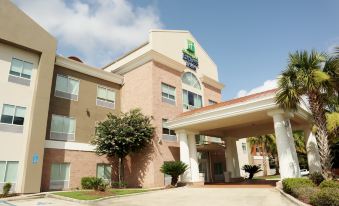 Holiday Inn Express & Suites Baton Rouge North