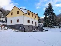 Posázaví Hotel berhampiran Okor Castle