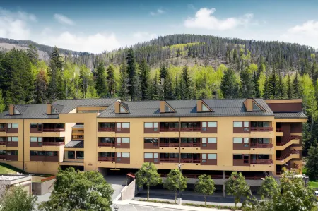 Marriott's StreamSide Douglas at Vail Отели в г. Минчерн