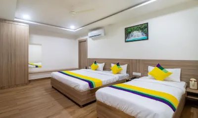 Itsy Hotels Krishna Residency, Govardhan Chauraha Hotel dekat Mathura Junction