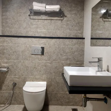 Park Signature Hotels - Royal Benza Отели рядом с достопримечательностью «Храм Канакадурга»
