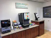 Days Inn by Wyndham Cocoa Beach Port Canaveral - breakfast