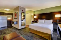 Staybridge Suites MADISON-EAST by IHG - ที่มีอ่างอาบน้ำ
