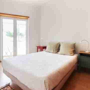 Sunny Flat City View by Homing Rooms