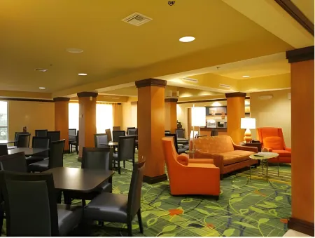 Fairfield Inn & Suites Melbourne West/Palm Bay Отели в г. Уэст-Мелборн
