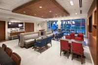 Holiday Inn Express & Suites TERRACE by IHG - Parking