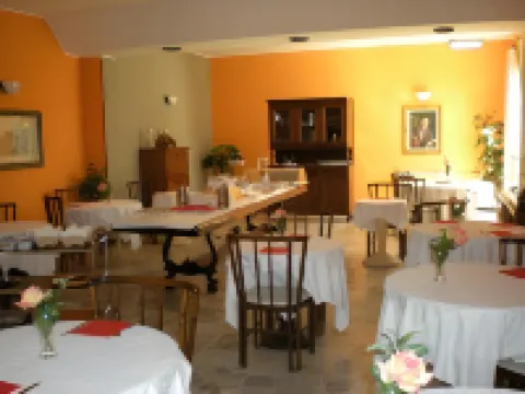 馬爾彭薩艾爾酒店 Momo酒店