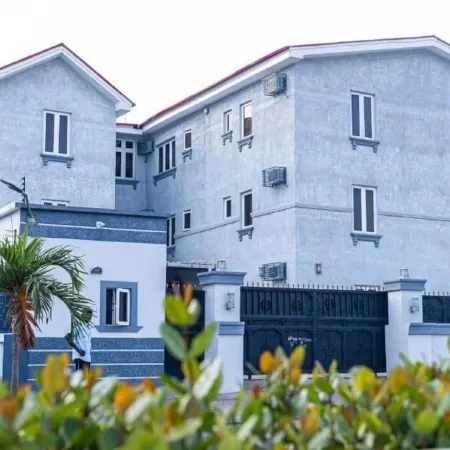Dyke Suites and Apartments