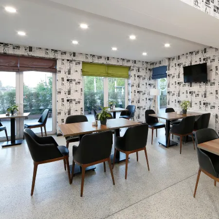 B&B Hotel Berlin-Adlershof Отели рядом с достопримечательностью «Шоневайде»