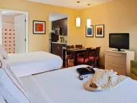 TownePlace Suites Orlando at FLAMINGO CROSSINGS® Town Center/Western Entrance