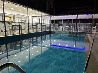 جيست أوتل - مسبح