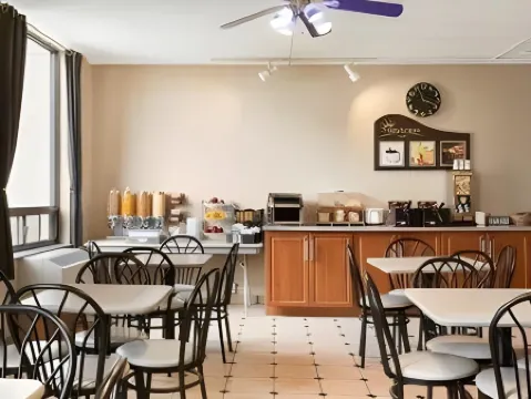 Days Inn by Wyndham Ottawa West