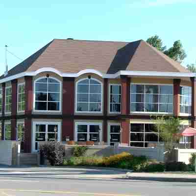 Quality Inn Hotel Exterior