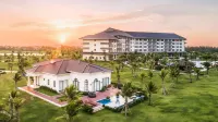 Melia Vinpearl Cua Hoi Beach Resort Hotels near Vinh University of Technology Education