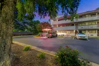 Red Roof Plus+ Washington DC - Alexandria Hoteles en Belle Haven