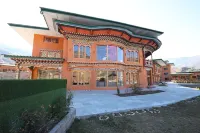 Paro Grand Resort Hotel a 