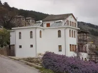 ホテル カレミ ジロカストラのホテル