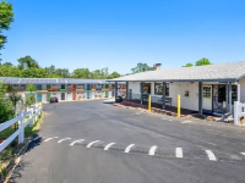 傑克遜品質酒店及套房 阿馬多爾縣酒店