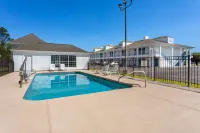 Baymont by Wyndham Brunswick GA - Pools