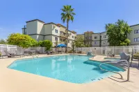Windmill Suites Surprise - Phoenix, Ascend Hotel Collection - Swimmingpools