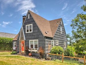 The Old Mccullough Home w/ Rooftop Deck, View