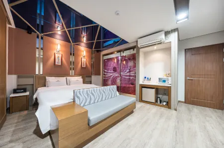 Gyeongju Zara Motel Отели рядом с достопримечательностью «Международный Конвенционный Центр Гёнджу Хвабаек»