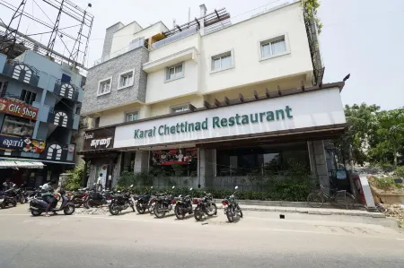 Hotel Karai Отели рядом с достопримечательностью «Sri Aabath Sagaya Anjaneya Swamy Alayam»