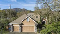 Valley of the Moon by Avantstay Tranquil Escape, Large Yard w/ Hot Tub & Fire Pit