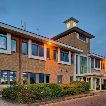 Kents Hill Park Training & Conference Centre Отели рядом с достопримечательностью «Железнодорожный вокзал Блетчли»